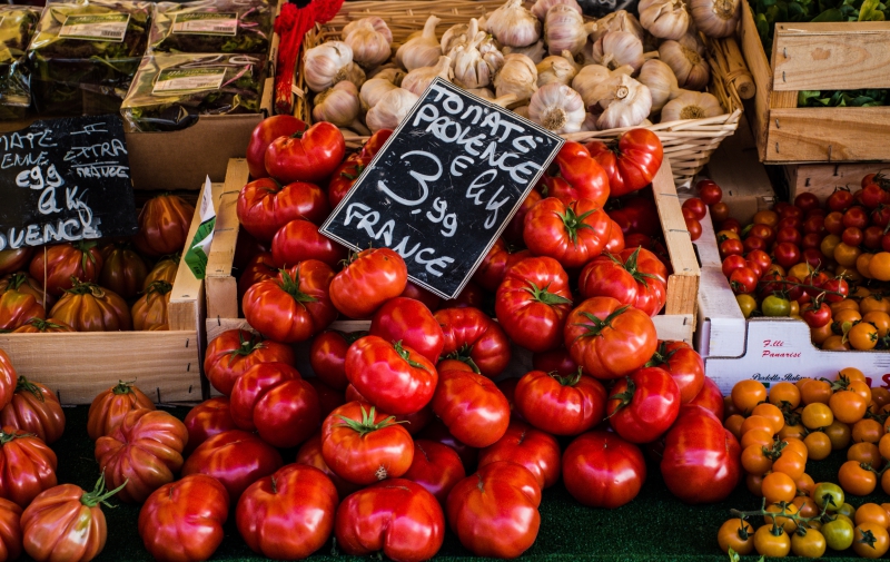 epicerie-CORRENS-min_tomatoes-4050245